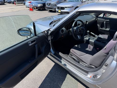 Used 2010 MAZDA MX-5 Miata Grand Touring Hard Top RWD image 2