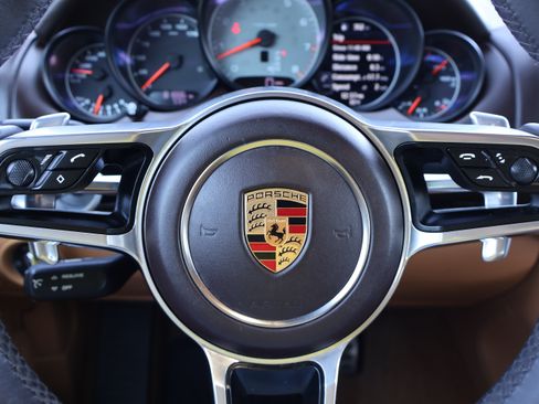 Used 2016 Porsche Cayenne S image 27