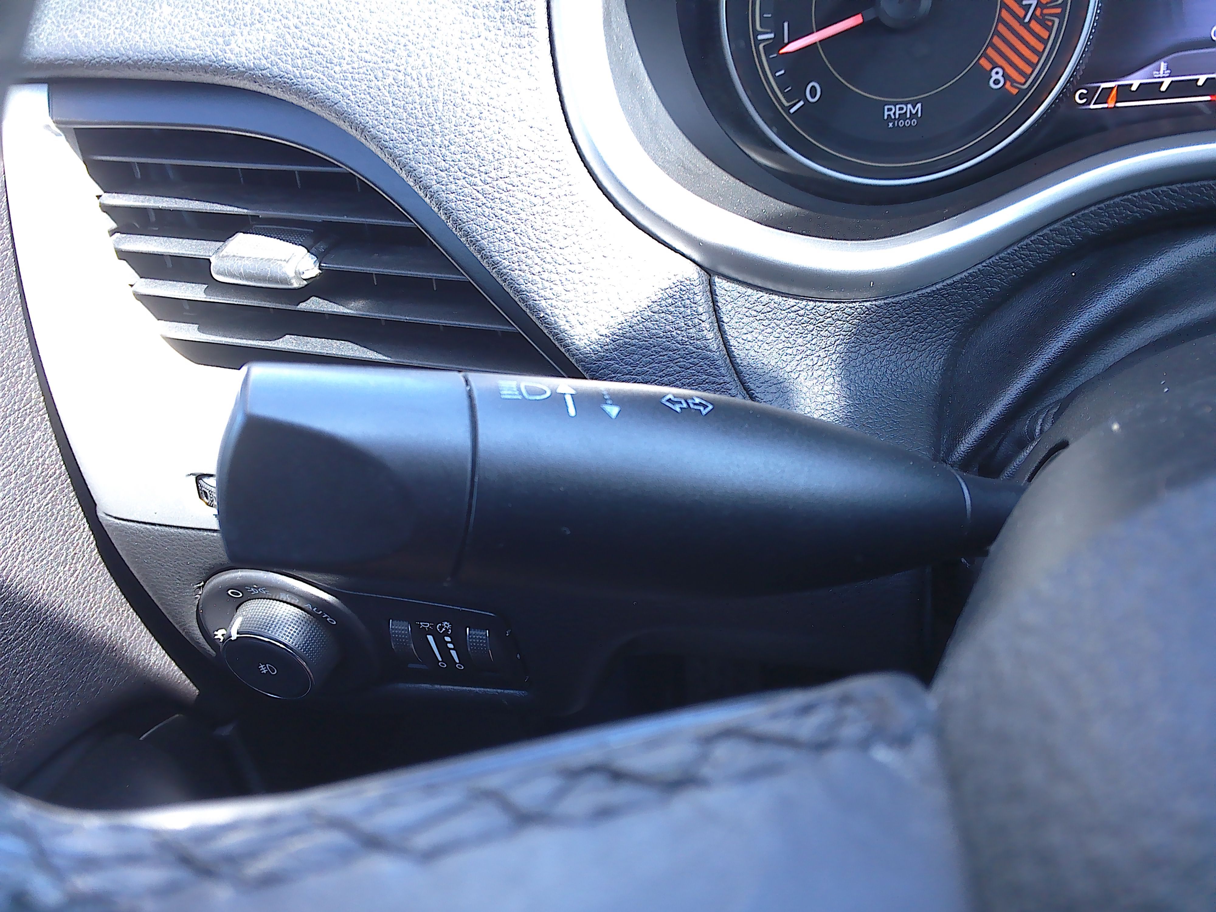 Used 2014 Jeep Cherokee Limited FWD image 29