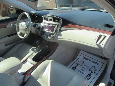 Used 2012 Toyota Avalon Limited FWD image 7