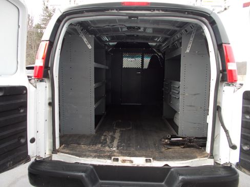 Used 2018 Chevrolet Express 2500 image 13