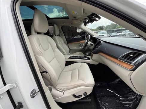 Used 2021 Volvo XC90 T6 Momentum image 44
