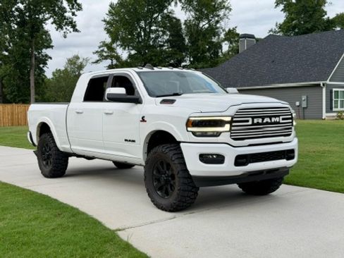 Used 2022 RAM 2500 4x4 Mega Cab Laramie image 12