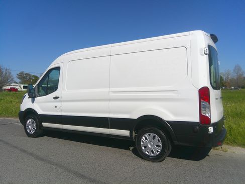 Used 2019 Ford Transit 150 XL image 2