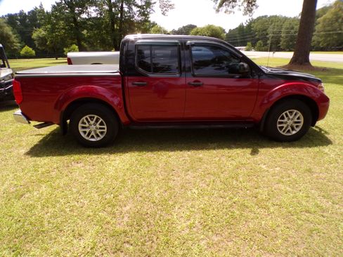 Used 2016 Nissan Frontier 2WD Crew Cab image 7
