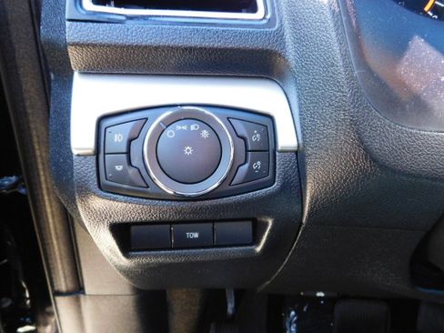 Used 2017 Ford Explorer XLT image 14