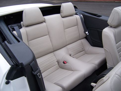 Used 2013 Ford Mustang Premium image 18