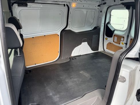 Used 2019 Ford Transit Connect XLT image 4