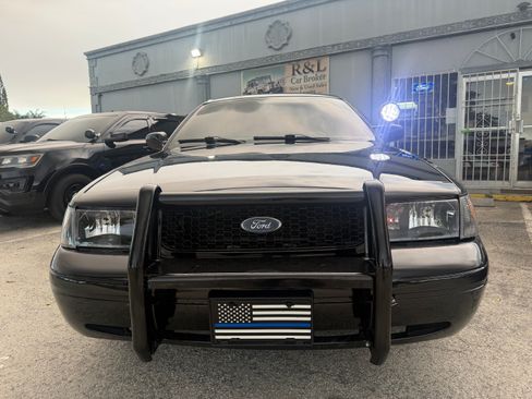 Used 2011 Ford Crown Victoria Police Interceptor RWD image 3