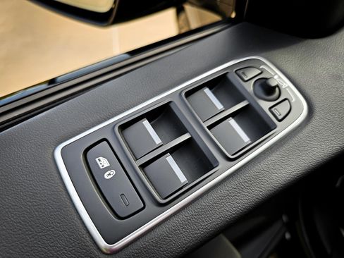 Used 2020 Jaguar F-PACE SVR image 12