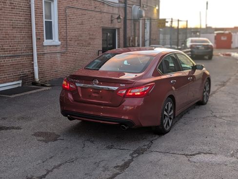 Used 2016 Nissan Altima image 8