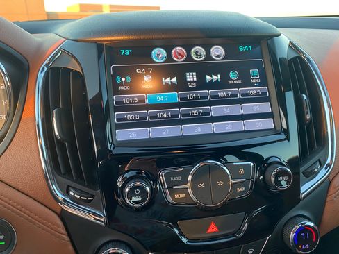 Used 2017 Chevrolet Cruze Premier image 27