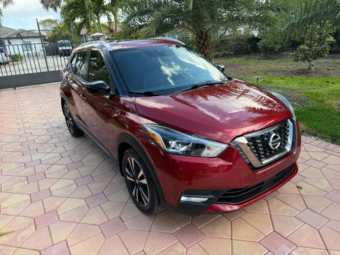 Used 2020 Nissan Kicks SR FWD image 3