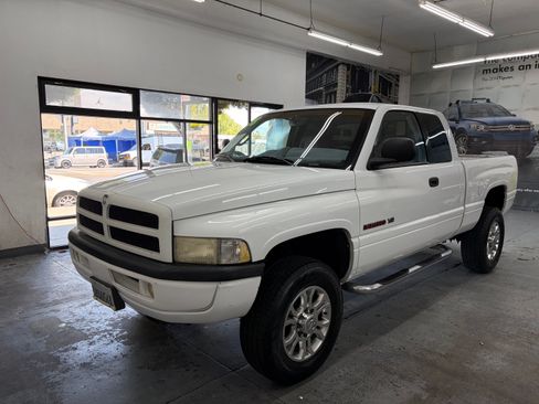 Used 1998 Dodge Ram 2500 Truck 4x4 Quad Cab image 1