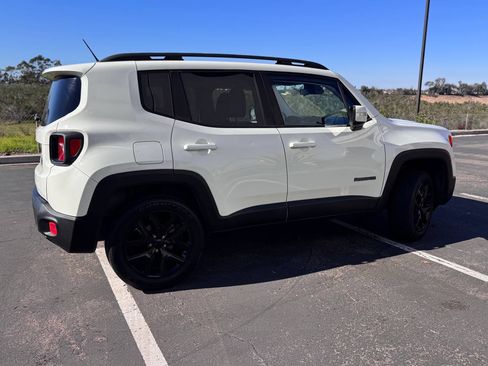 Used 2017 Jeep Renegade Latitude image 4