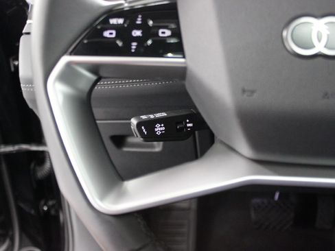 Used 2025 Audi Q6 e-tron Premium image 22