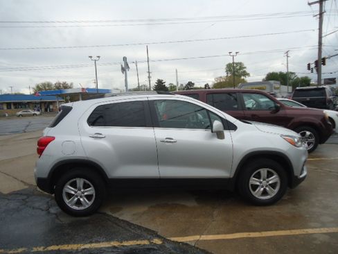 Used 2018 Chevrolet Trax AWD LT w/ 1LT image 7