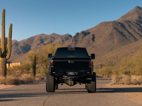 Used 2017 GMC Sierra 2500 4x4 Crew Cab Denali image 4