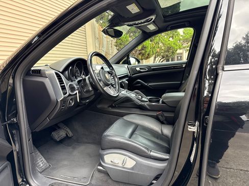 Used 2017 Porsche Cayenne image 8