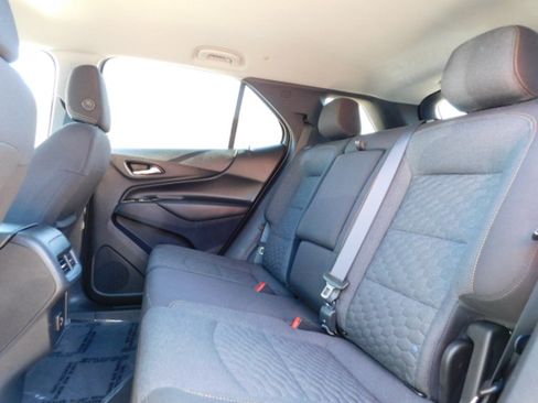 Used 2021 Chevrolet Equinox LT image 24