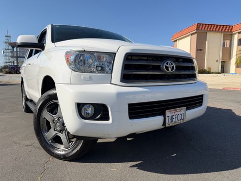 Used 2014 Toyota Sequoia 4WD SR5 image 15