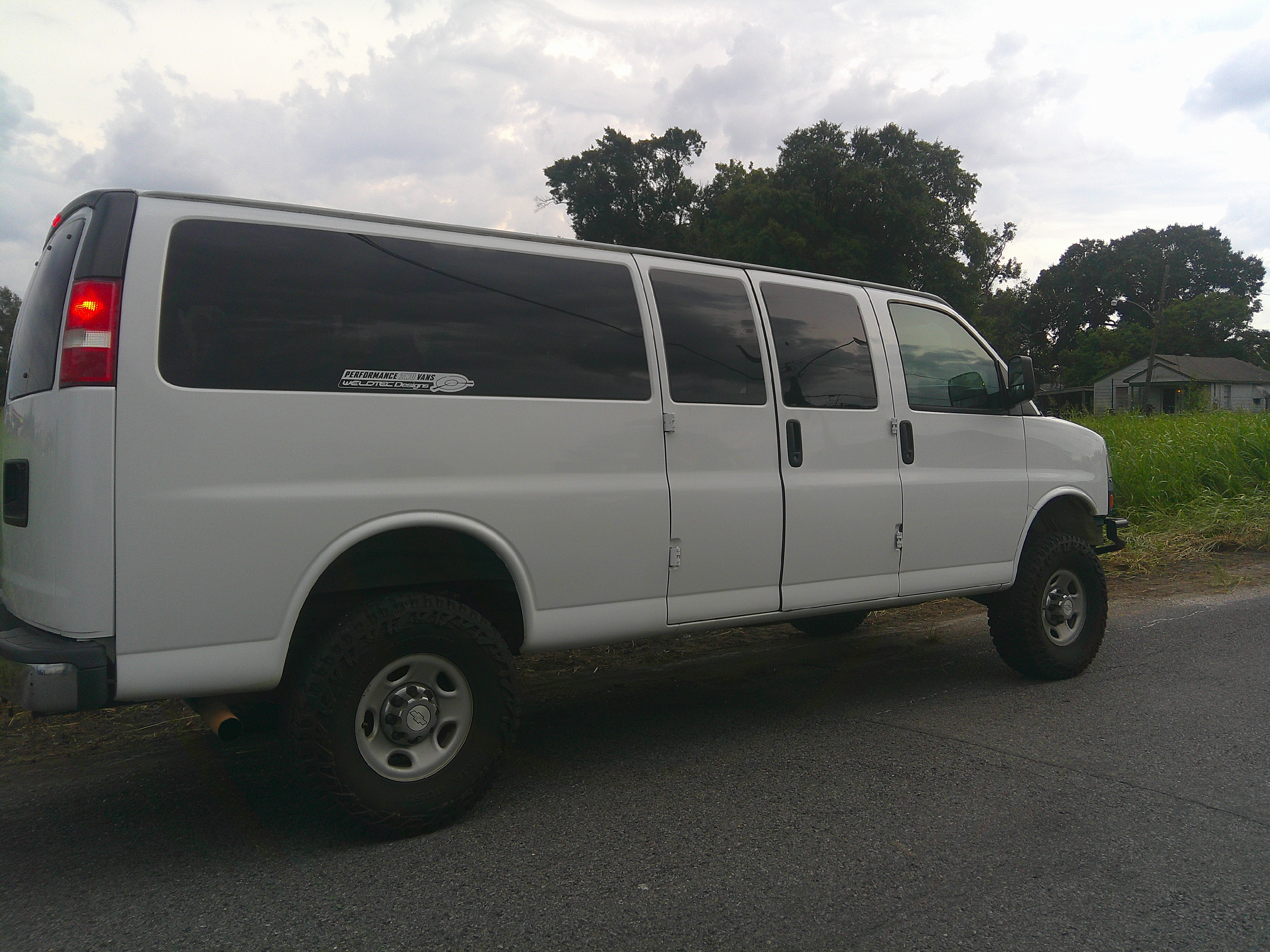 Used 2017 Chevrolet Express 3500 LT Extended Passenger RWD image 2