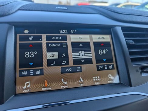 Used 2016 Lincoln MKS Elite image 13