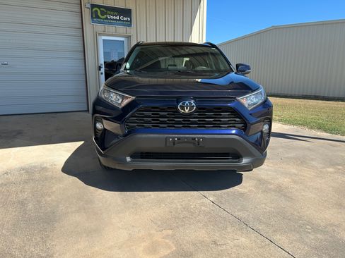 Used 2019 Toyota RAV4 XLE image 2