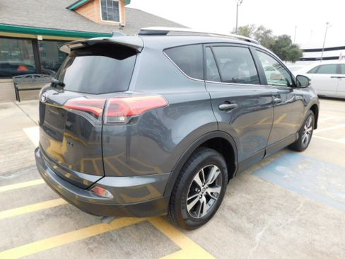 Used 2018 Toyota RAV4 XLE image 9