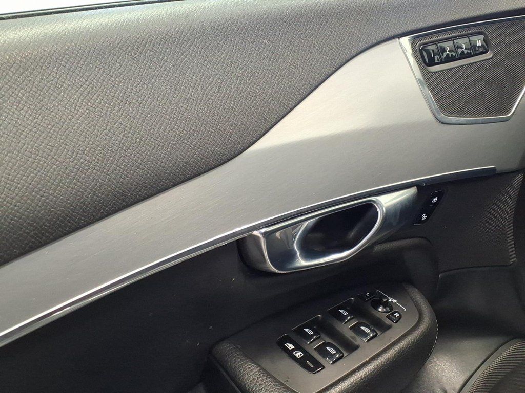 Used 2018 Volvo XC90 T6 Momentum AWD/4WD image 8