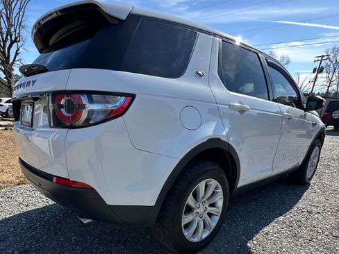 Used 2018 Land Rover Discovery Sport SE image 8