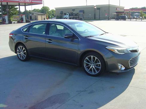 Used 2015 Toyota Avalon XLE image 5