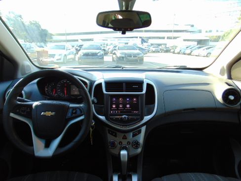 Used 2020 Chevrolet Sonic LT image 14