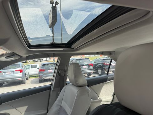 Used 2012 Toyota Camry FWD image 12