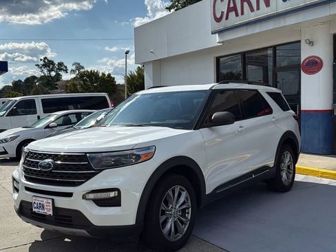 Used 2022 Ford Explorer XLT w/ Equipment Group 202A image 2