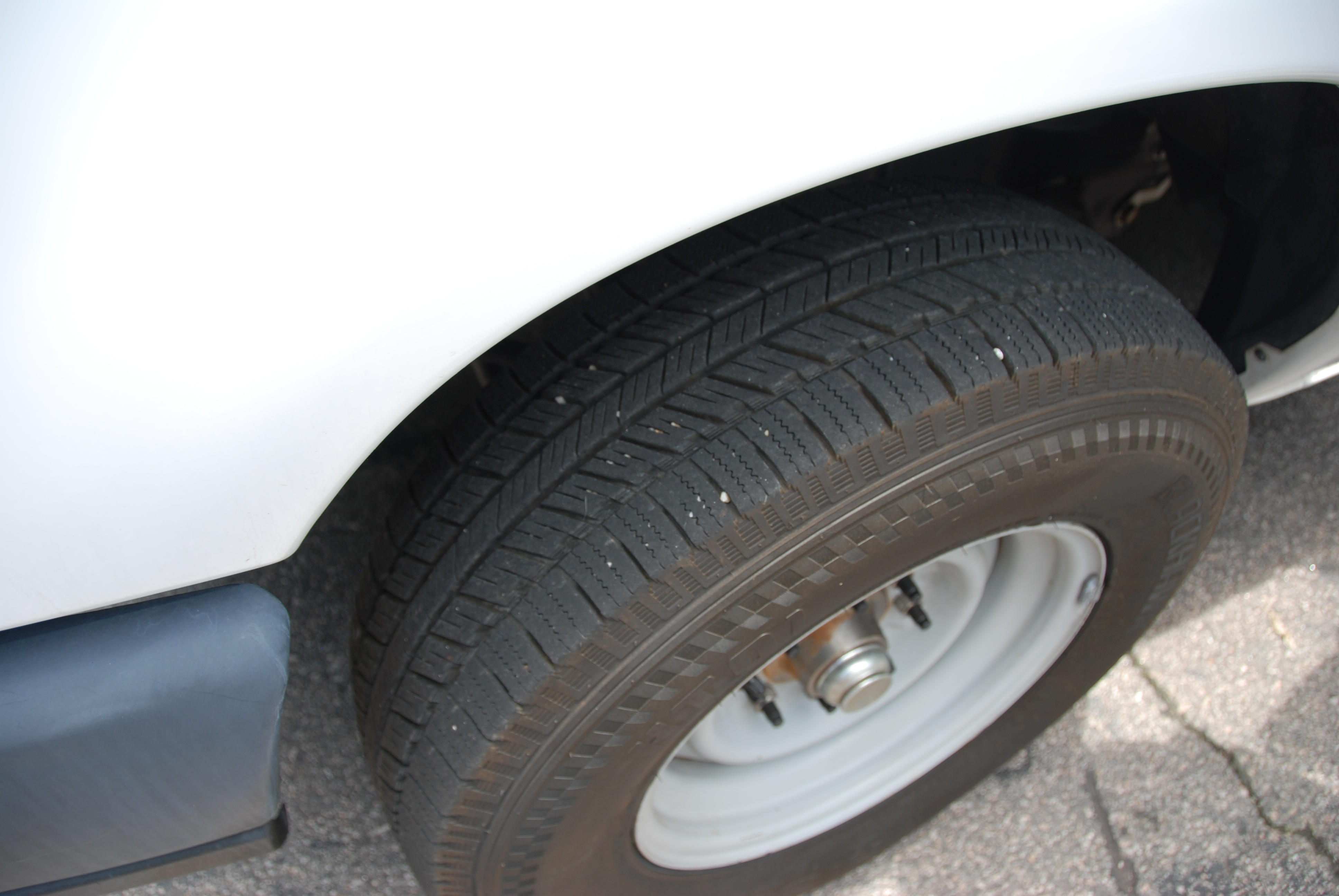 Used 2015 Ford E-350 and Econoline 350 Super Duty RWD image 29