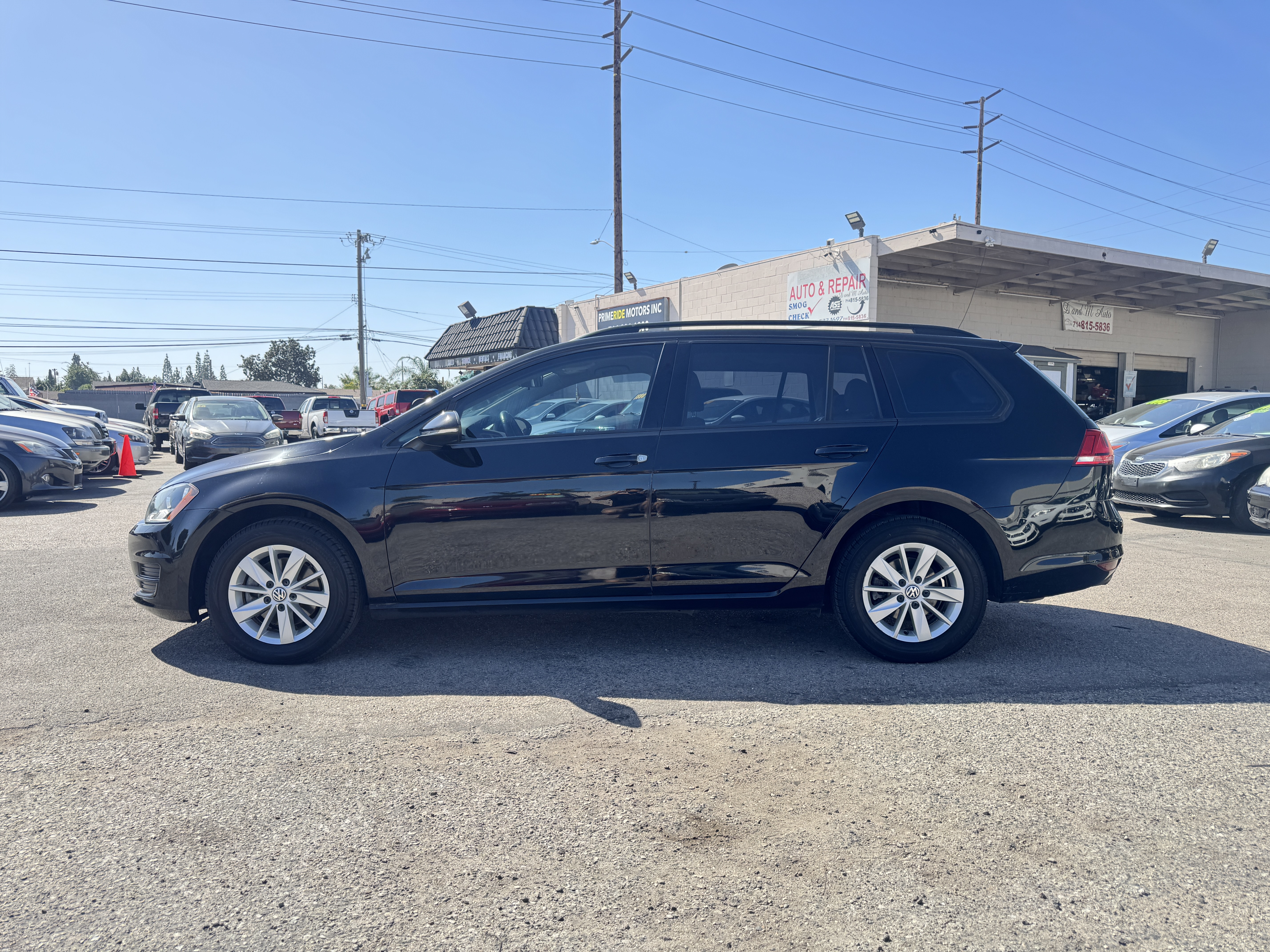 Used 2017 Volkswagen Golf SportWagen FWD image 4