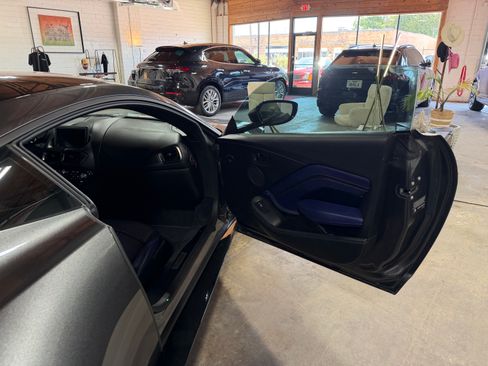 Used 2019 Aston Martin V8 Vantage Coupe RWD image 36