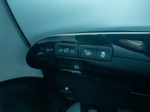 Used 2019 Toyota Prius image 36