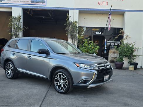 Used 2016 Mitsubishi Outlander ES image 1