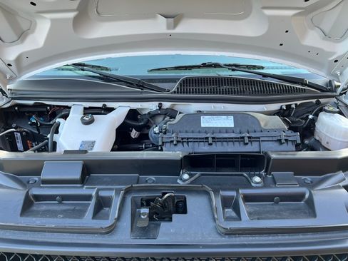 Used 2025 Chevrolet Express 2500 RWD image 17
