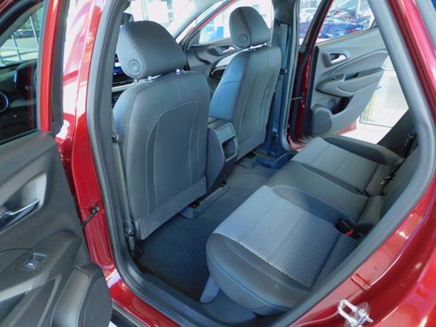 Used 2024 Chevrolet Trax LT w/ 1LT FWD image 16