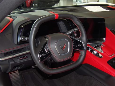 Used 2025 Chevrolet Corvette Stingray 2LT image 2