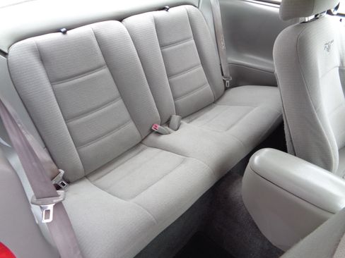 Used 1999 Ford Mustang image 7