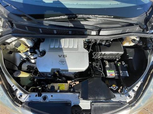 Used 2010 Toyota Sienna CE image 17