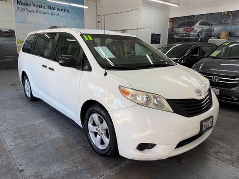 Used 2011 Toyota Sienna UNAVAIL FWD image 10