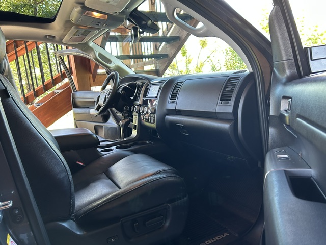 Used 2018 Toyota Sequoia 4WD SR5 image 12
