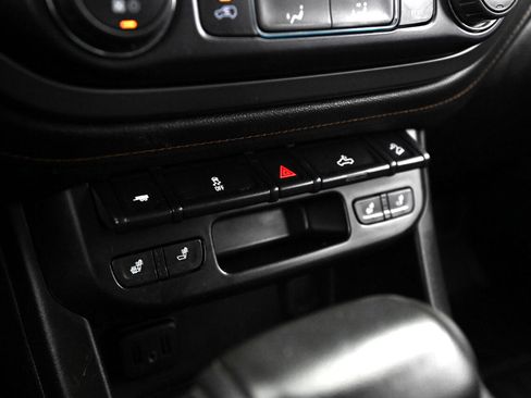 Used 2021 GMC Canyon AT4 image 38