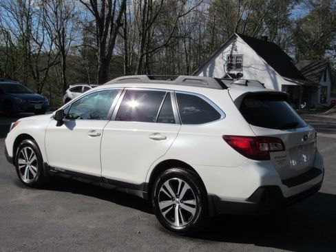 Used 2018 Subaru Outback 2.5i Limited AWD/4WD image 5