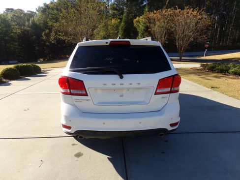 Used 2014 Dodge Journey SXT image 4